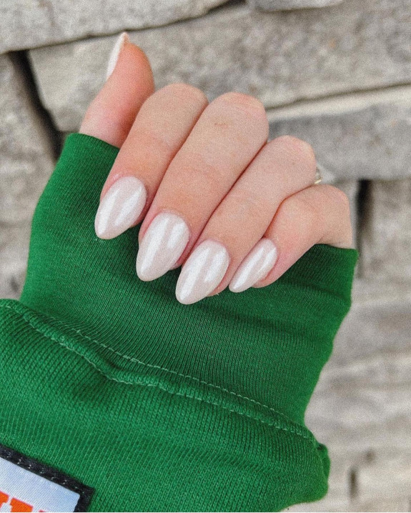 31 Hailey Bieber’s Glazed Donut Nails — Pearl White Nails