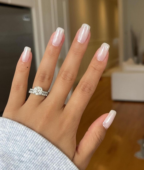 31 Hailey Bieber’s Glazed Donut Nails — Shiny Pearl Round Nails