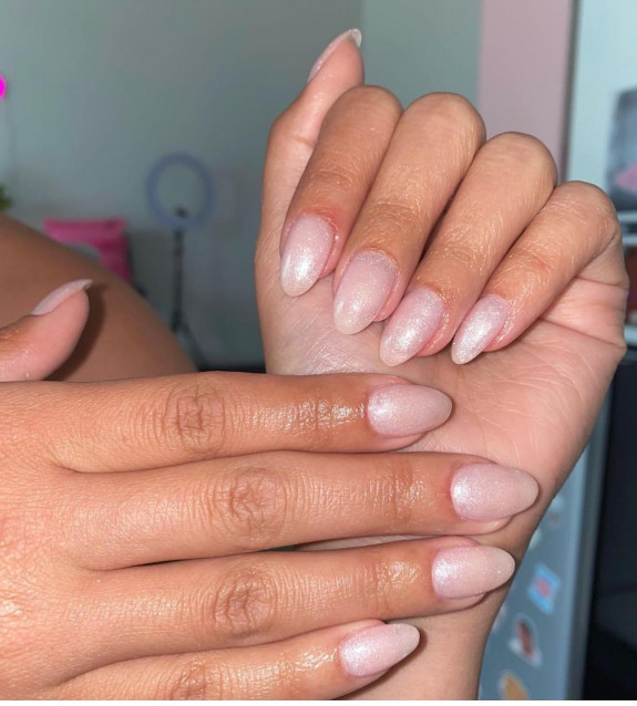 31 Hailey Bieber’s Glazed Donut Nails — Pearl Glazed Donut Nails