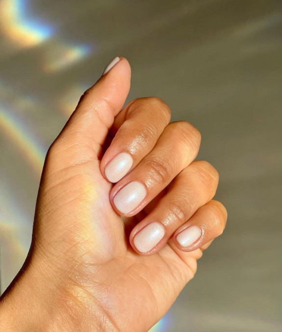 31 Hailey Bieber's Glazed Donut Nails — Subtle Short Nails