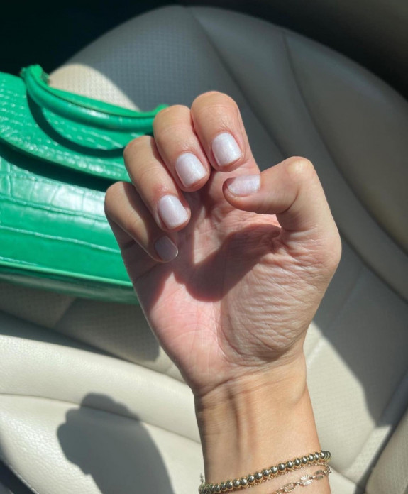 31 Hailey Bieber’s Glazed Donut Nails — Short Square Pearl Nails