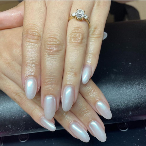 31 Hailey Bieber’s Glazed Donut Nails — Almond Shimmery Pearl Nails