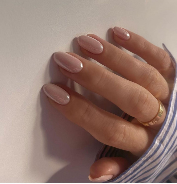 31 Hailey Bieber’s Glazed Donut Nails — Shiny Glazed Donut Nails