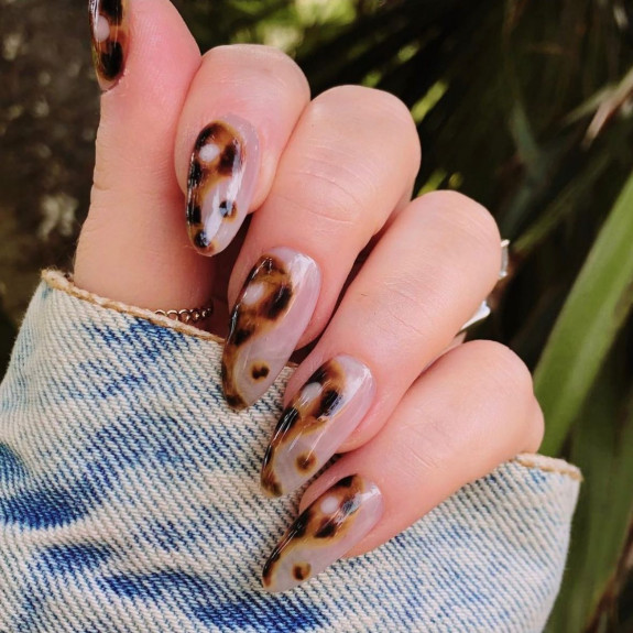 35 Yin Yang Nail Designs — Tortoise Yin Yang Nails