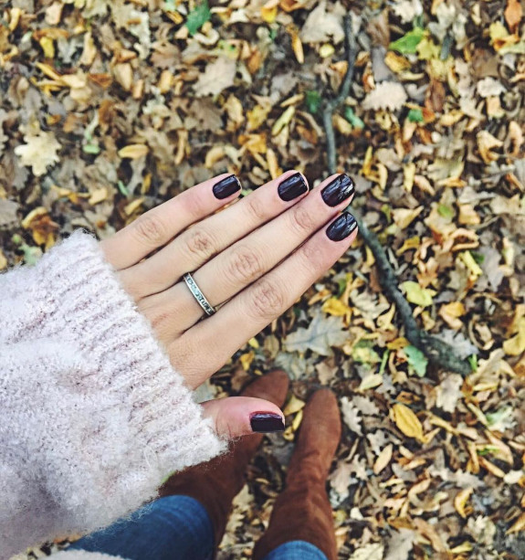 45 Earthy Autumn Nail Ideas — Black Short Nails