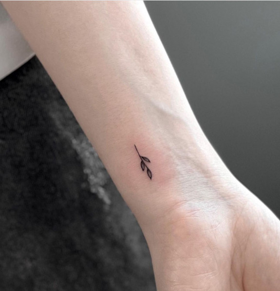 best small tattoos ideas, tattoos ideas, tattoos for women, small tattoos, tattoos pictures, tattoos art, meaningful tattoos, small tattoos on hand with meaning, small tattoos for women with meaning, small tattoos on wrist, small tattoo on hand for girl, small meaningful tattoos for females, aesthetic small tattoo ideas