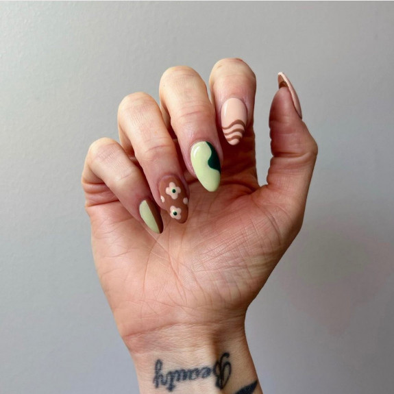 earthy fall nails for 2022, fall nails, swirl nails, earthy fall nails, nail art designs, september nails, fall nails designs, autumn nail designs, autumn nails 2022, nail trends 2022, brown autumn nails 2022, fall nails 2022, fall nails 2022 acrylic, fall nails 2022 colors