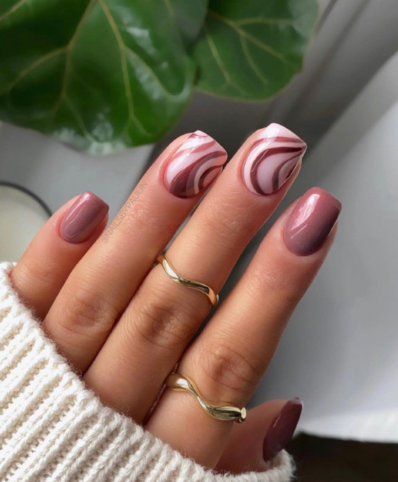 45 Earthy Autumn Nail Ideas — Swirl Mocha Tone Nails