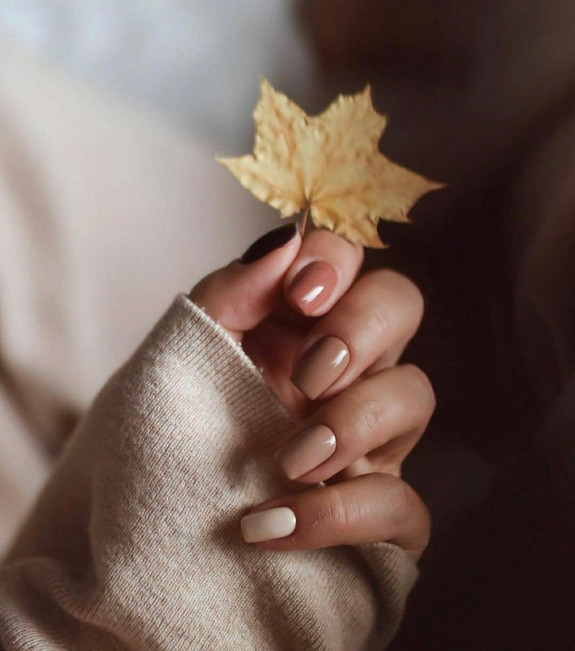 earthy fall nails for 2022, fall nails, swirl nails, earthy fall nails, nail art designs, september nails, fall nails designs, autumn nail designs, autumn nails 2022, nail trends 2022, brown autumn nails 2022, fall nails 2022, fall nails 2022 acrylic, fall nails 2022 colors