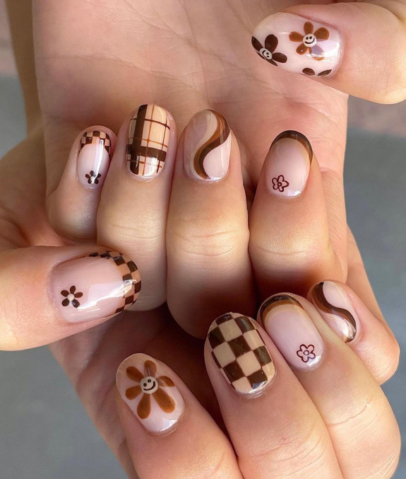 45 Earthy Autumn Nail Ideas — Brown Flower + Check Nails