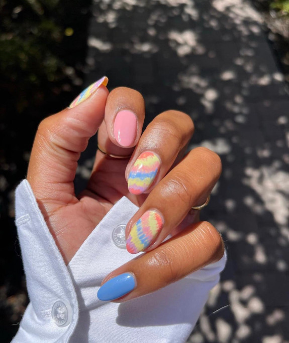 august nails 2022, summer nails, summer nails short, swirl nails, different color nails, bright summer nails, summer nail ideas, summer nail designs, august nail colors, summer nails 2022, trending nail designs, august nail designs 2022