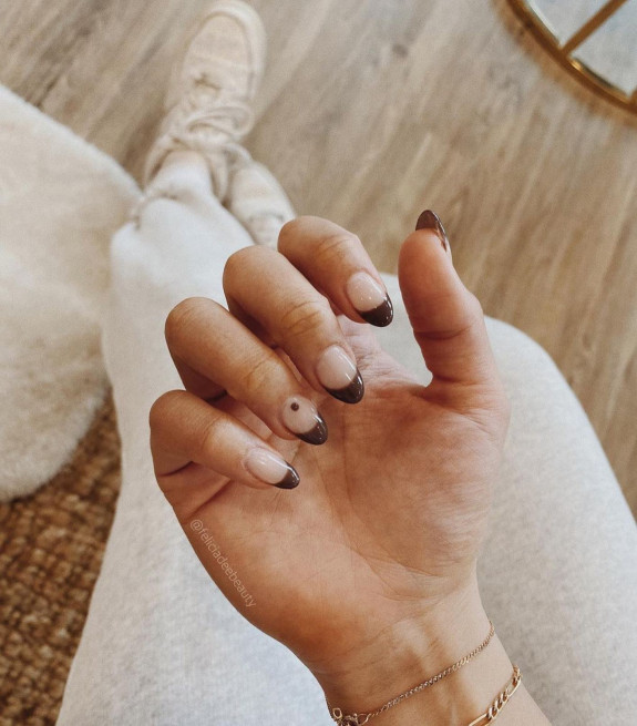 fall nail trends, fall nail art, fall nails 2022, autumn nails, autumn nails 2022, fall nail designs 2022, fall nail ideas, plaid nails, tortoiseshell nails, brown nails, popular nail colors fall 2022, autumn nail designs 2022