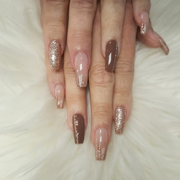 fall nail trends, fall nail art, fall nails 2022, autumn nails, autumn nails 2022, fall nail designs 2022, fall nail ideas, plaid nails, tortoiseshell nails, brown nails, popular nail colors fall 2022, autumn nail designs 2022