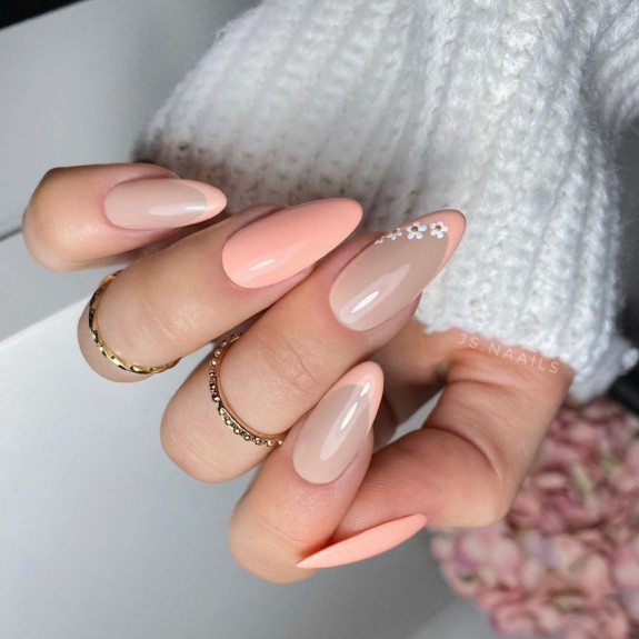 30 Cute Peach Nail Ideas — Creamy Peach + Flower Tip Nails