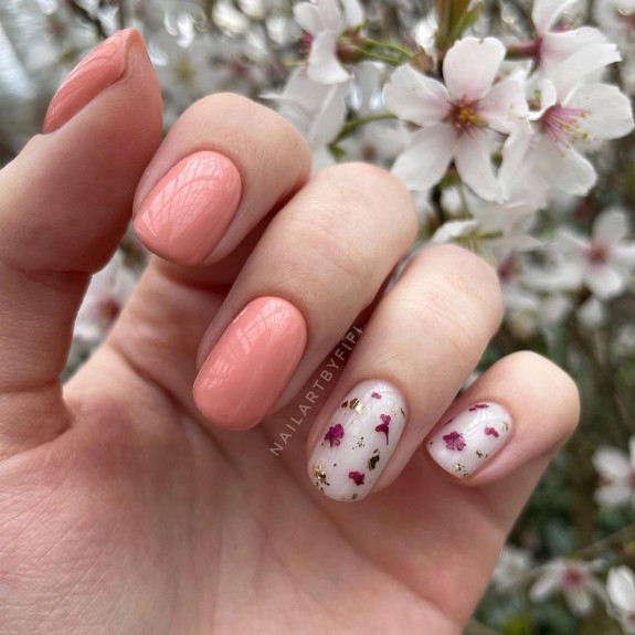 30 Cute Peach Nail Ideas — Dried Flower Encapsulated + Peach Color Nails