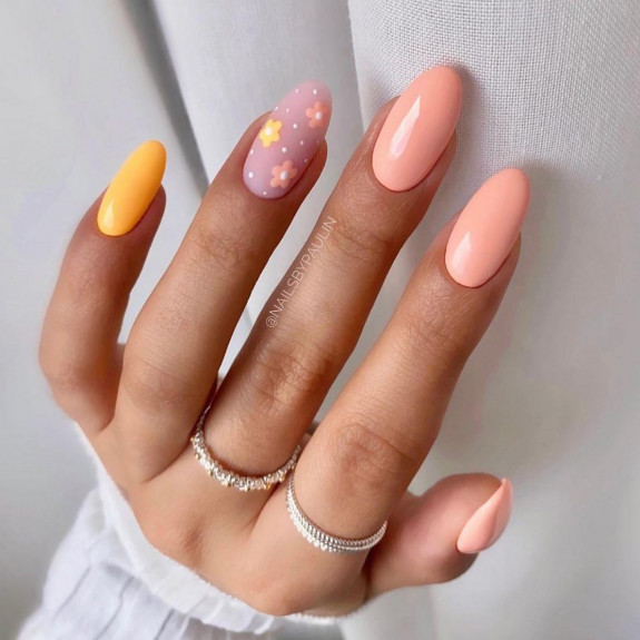 30 Cute Peach Nail Ideas — Soft Light Peach Oval Nails