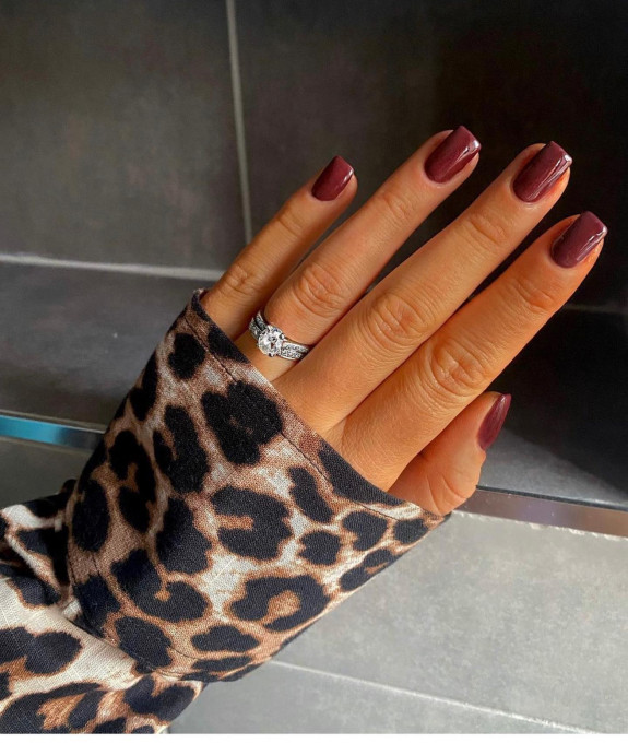 simple burgudy nails, burgundy nails with gold, burgundy nails with design, burgundy nails matte, burgundy acrylic nails, burgundy french tip nails, dark burgundy nails, burgundy nails with glitter, burgundy nails short, fall nails 2022, autumn nails 2022, burgundy nails, coffin, burgundy nails 2022