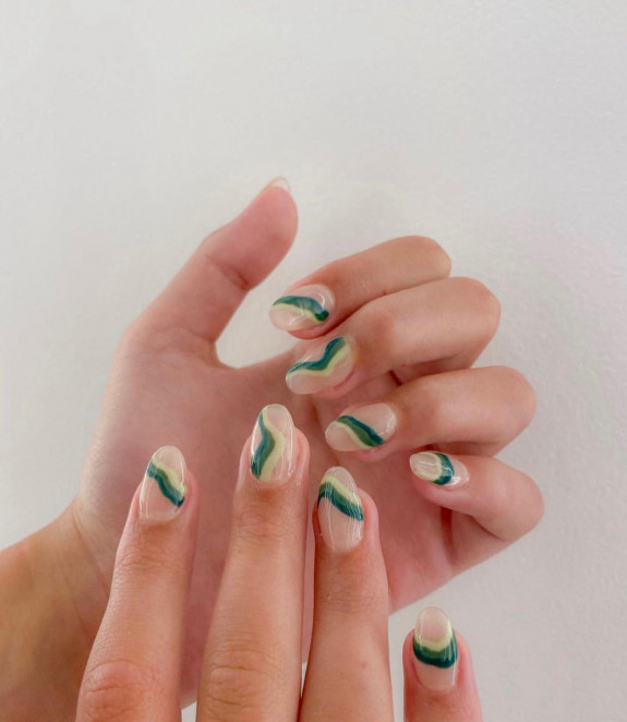 33 Best September Nails — Green Swirl Short Nails