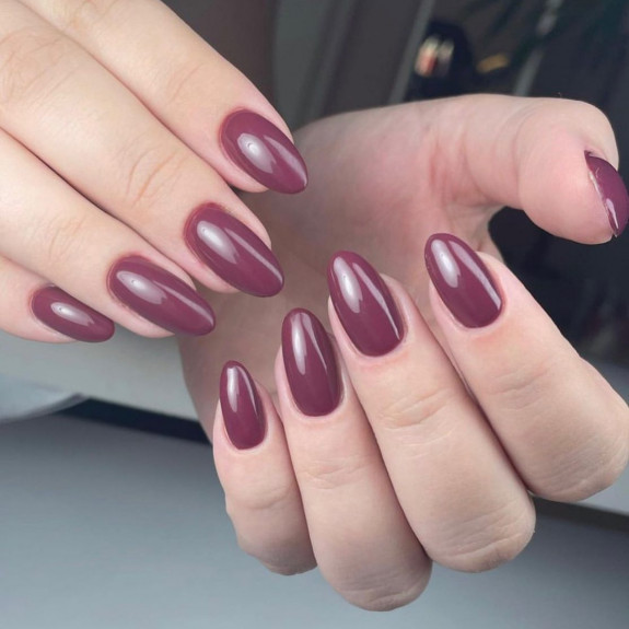 45 Gorgeous Burgundy Nails — Burgundy Oval Nails