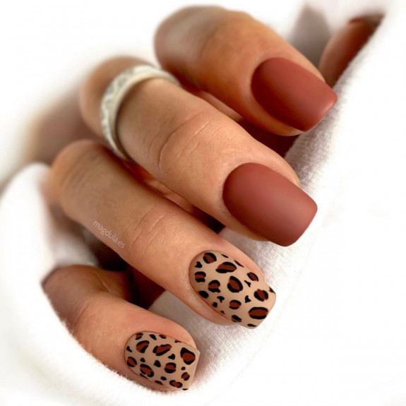 33 Best September Nails — Brown Leopard Short Nails