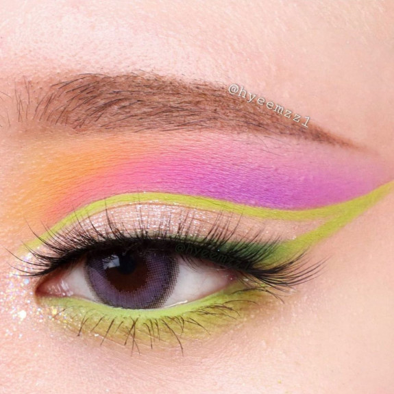 35 Eyeshadow Makeup Looks — Pink and Yellow Graphic Line