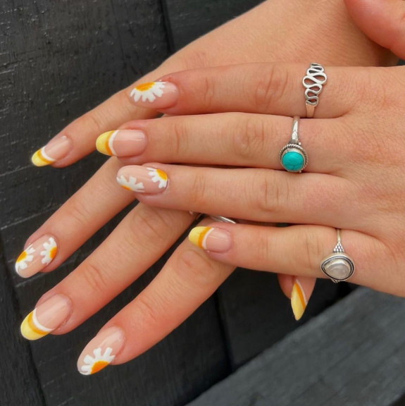 31 Cute September Nail Ideas — Daisy Yellow Nails