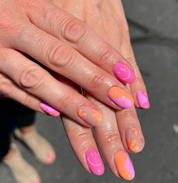 31 Cute September Nail Ideas — Mixed Peach and Pink Nails