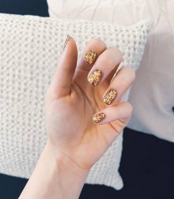 77 Trendiest Fall Nails To Compliment Your Fall Outfits — Gold Foil Short Nails