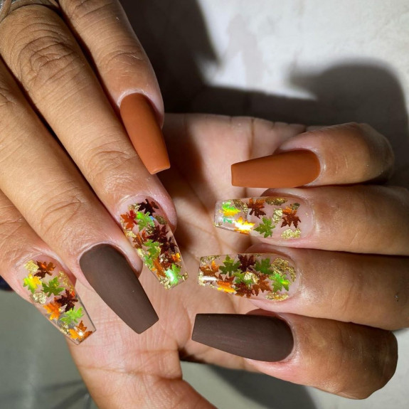 autumn nails 2022, autumn gel nails 2022, fall nails 2022, fall nail colors, cute fall nails, fall nails 2021 short, gradient color fall nails, brown nail, fall nails with designs, swirl nails, french tip fall nails