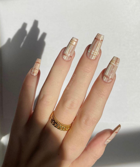 77 Trendiest Fall Nails To Compliment Your Fall Outfits — Neutral Tartan Acrylic Nails