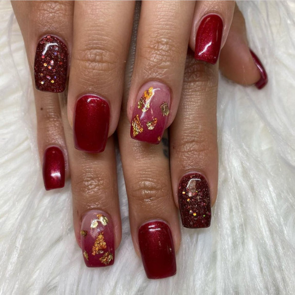 77 Trendiest Fall Nails To Compliment Your Fall Outfits — Red with Gold Foil Nails