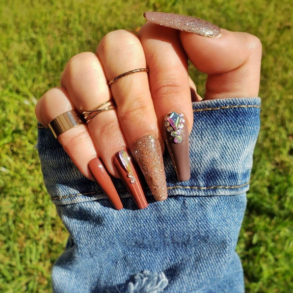 77 Trendiest Fall Nails To Compliment Your Fall Outfits — Glitter and Dark Orange Nails