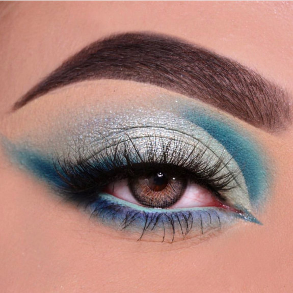 35 Eyeshadow Makeup Looks — Silver and Blue Makeup