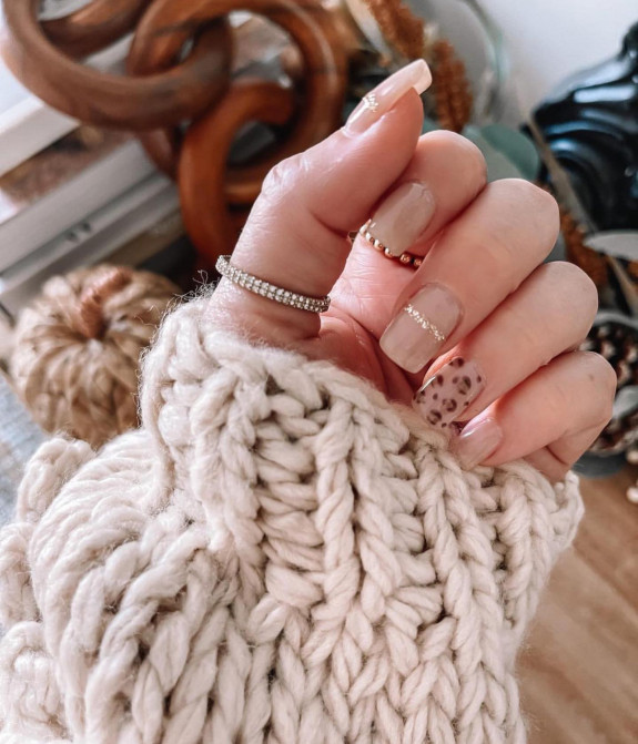 77 Trendiest Fall Nails To Compliment Your Fall Outfits — Nude and Leopard Nails