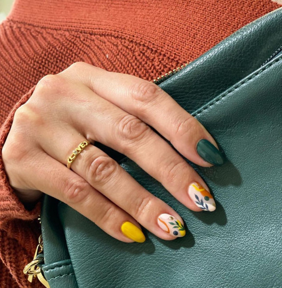 autumn nails 2022, autumn gel nails 2022, fall nails 2022, fall nail colors, cute fall nails, fall nails 2021 short, gradient color fall nails, brown nail, fall nails with designs, swirl nails, french tip fall nails