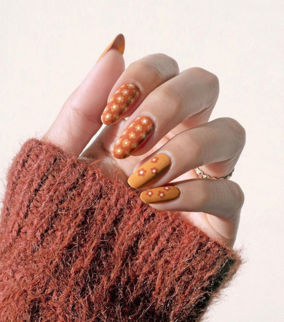 77 Trendiest Fall Nails To Compliment Your Fall Outfits — Flower Brown Pumpkin Colored Nails