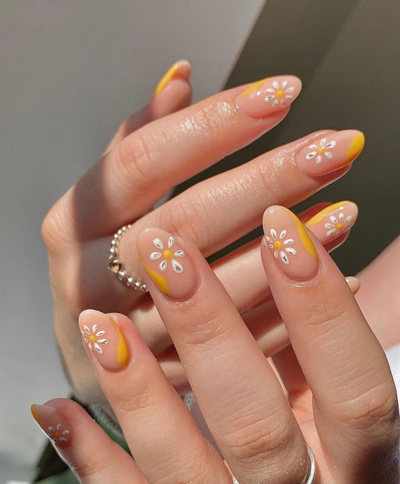 43 Late Summer Nails — Daisy and Yellow Nails