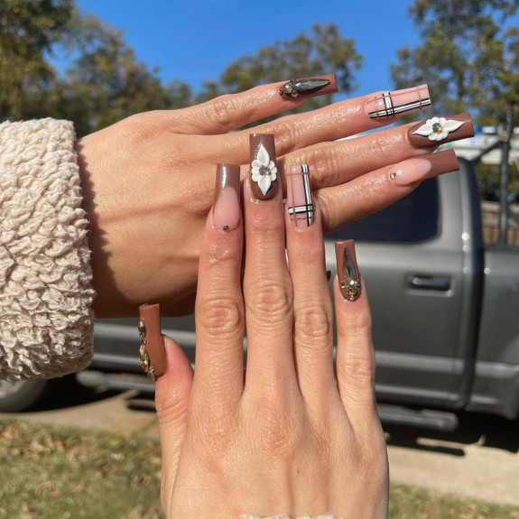 77 Trendiest Fall Nails To Compliment Your Fall Outfits — Brown Plaid + 3D Floral Nails