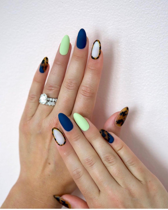 77 Trendiest Fall Nails To Compliment Your Fall Outfits — Blue, Mint and Tortoiseshell Nails