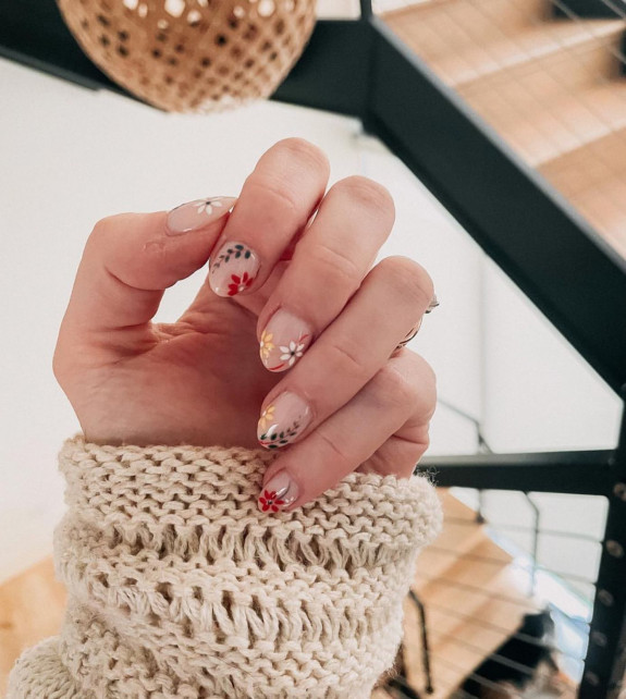 77 Trendiest Fall Nails To Compliment Your Fall Outfits — Fall Flower Short Nails