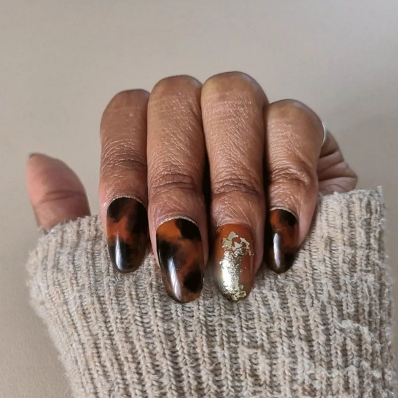 autumn nails 2022, autumn gel nails 2022, fall nails 2022, fall nail colors, cute fall nails, fall nails 2021 short, gradient color fall nails, brown nail, fall nails with designs, swirl nails, french tip fall nails