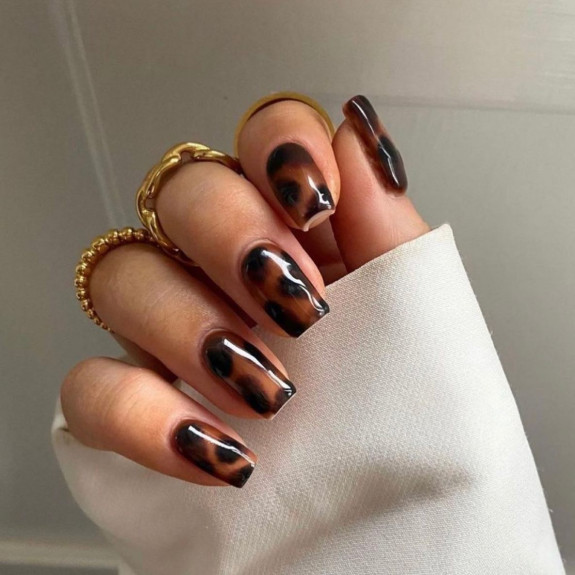 77 Trendiest Fall Nails To Compliment Your Fall Outfits — Tortoiseshell Tapered Square Nails