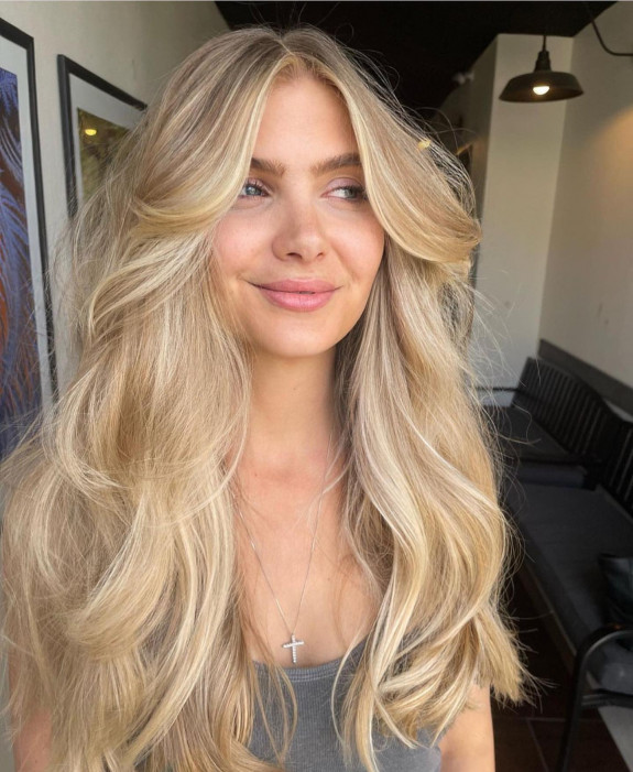 40 The Trendiest Haircuts with Curtain Bangs — Blonde Voluminous + Bangs