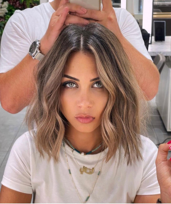 45 Flattering Long Bob Haircuts — Light Caramel Wavy Lob Haircut