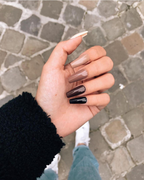 40 Nail Designs For Fall 2022 — Gradient Brown Acrylic Coffin Nails