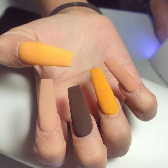 40 Nail Designs For Fall 2022 — Mustard and Brown Matte Nails