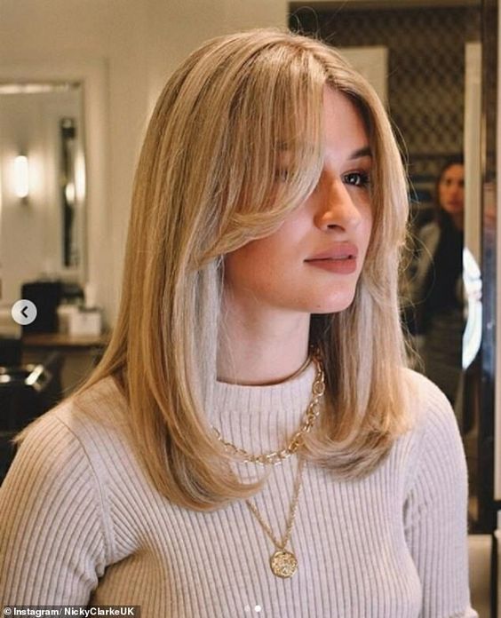 40 The Trendiest Haircuts with Curtain Bangs — Medium Curtain Bangs