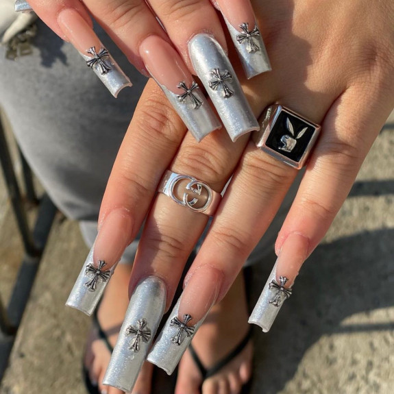 34 Grunge Nails That are Perfect For Fall — Silver Grunge Nails