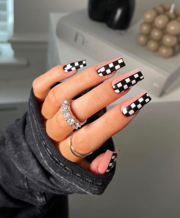 34 Grunge Nails That are Perfect For Fall — Checker Board Nails