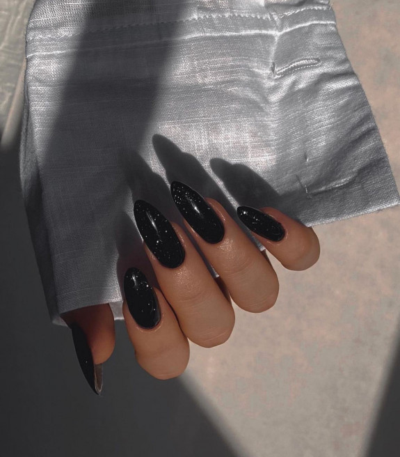 34 Grunge Nails That are Perfect For Fall — Black Shimmery Nails